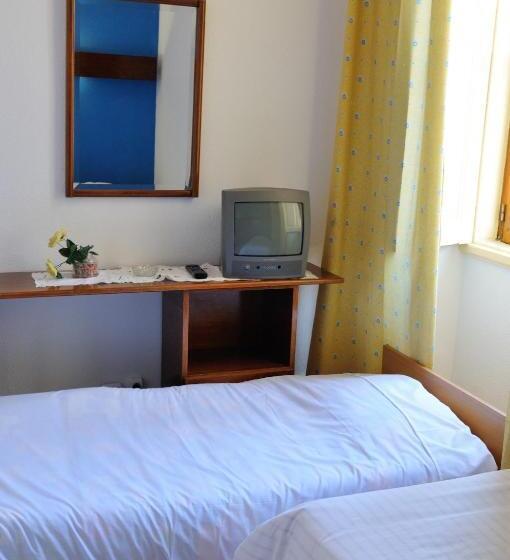 标准三人间, Residencial Moderna