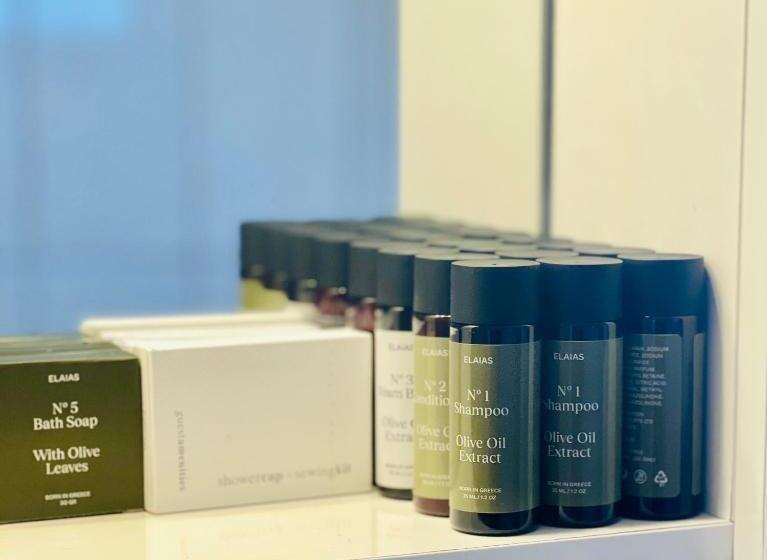 家庭间, Stomio Villague