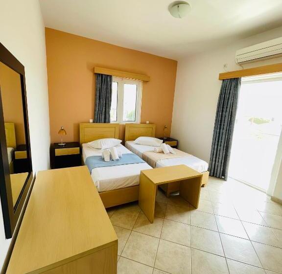 家庭间, Stomio Villague