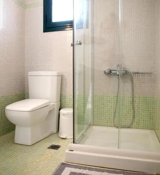 Standard Kolmen Hengen Huone, Stomio Villague