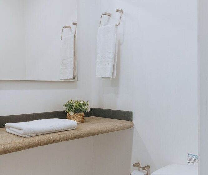 Семейный Номер, Travelers Orange Suites