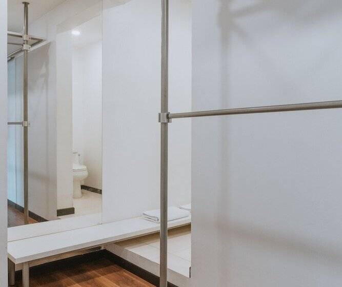 Семейный Номер, Travelers Orange Suites