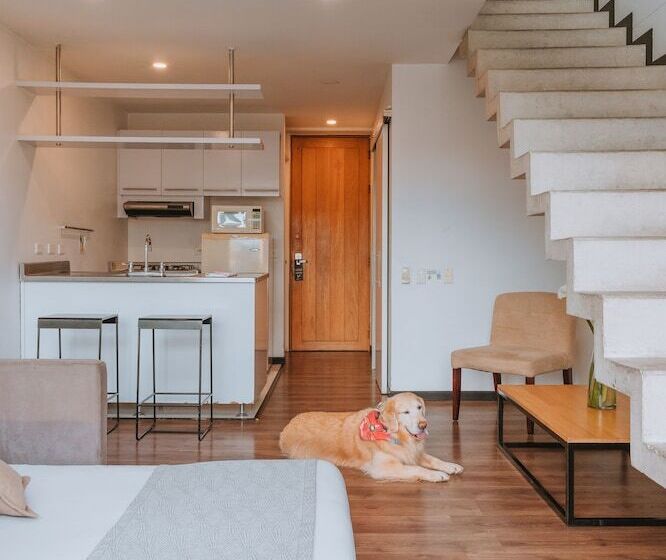 Семейный Номер, Travelers Orange Suites