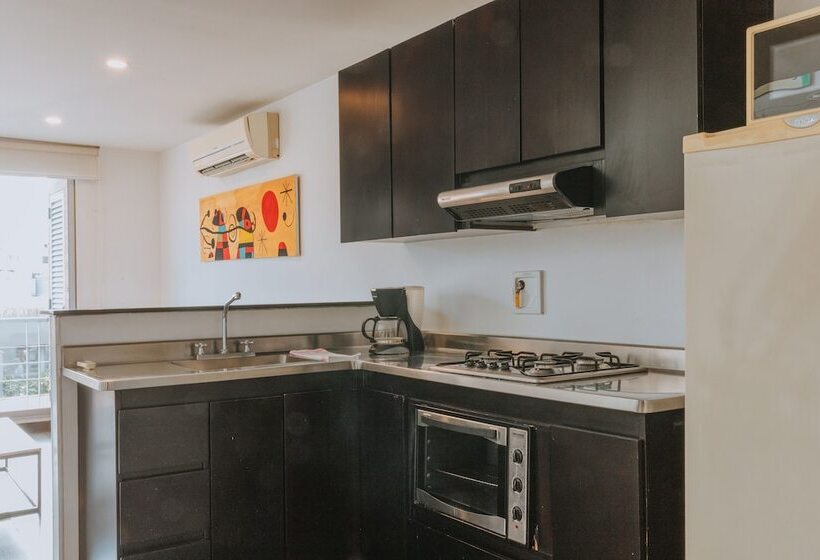 패밀리 아파트, Travelers Orange Suites