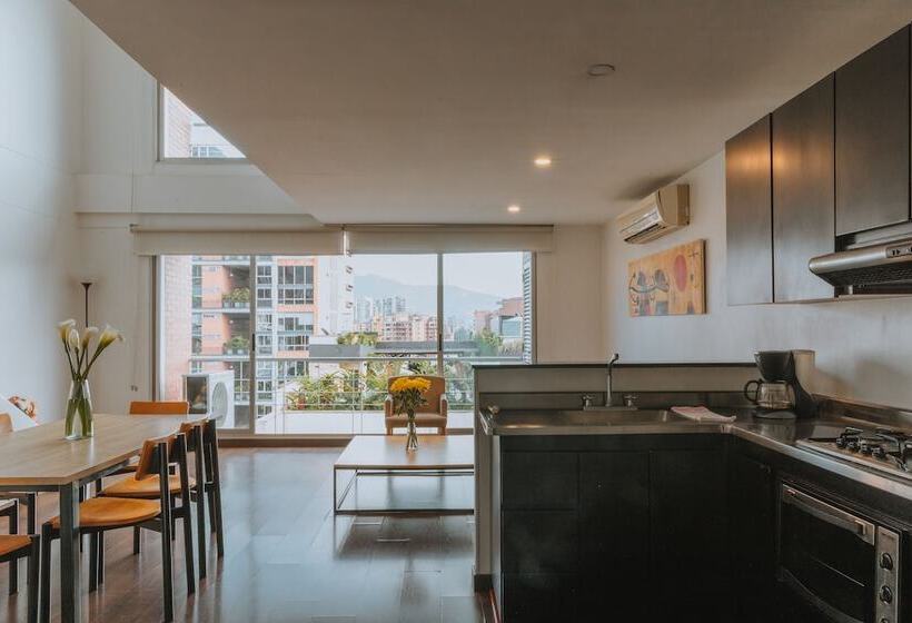 شقة عائلية, Travelers Orange Suites