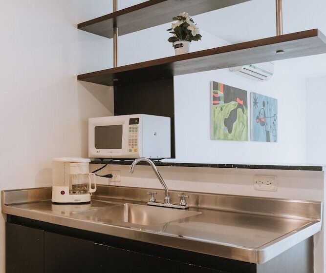 Номер Superior, Travelers Orange Suites