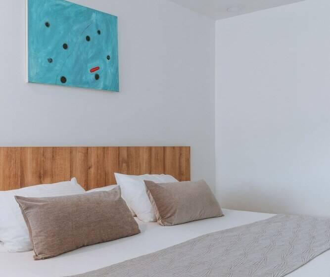 Семейный Номер, Travelers Orange Suites