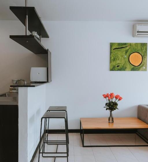 Номер Superior, Travelers Orange Suites