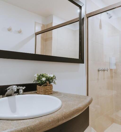 Номер Superior, Travelers Orange Suites