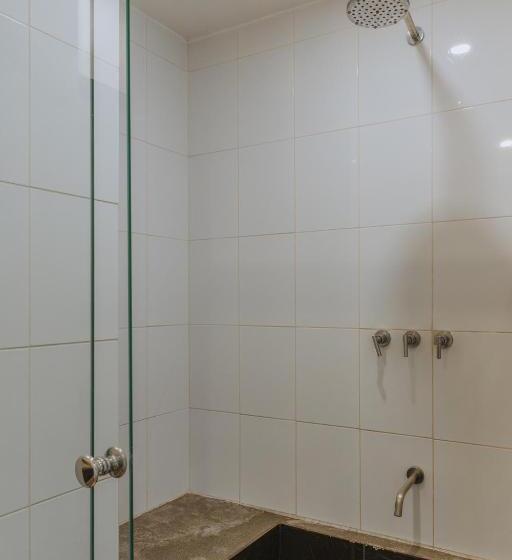 패밀리 아파트, Travelers Orange Suites