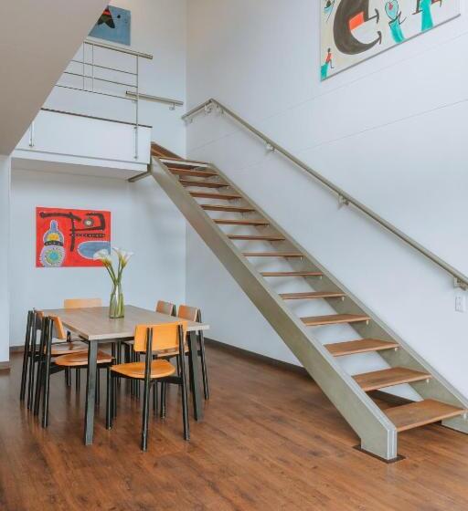 패밀리 아파트, Travelers Orange Suites