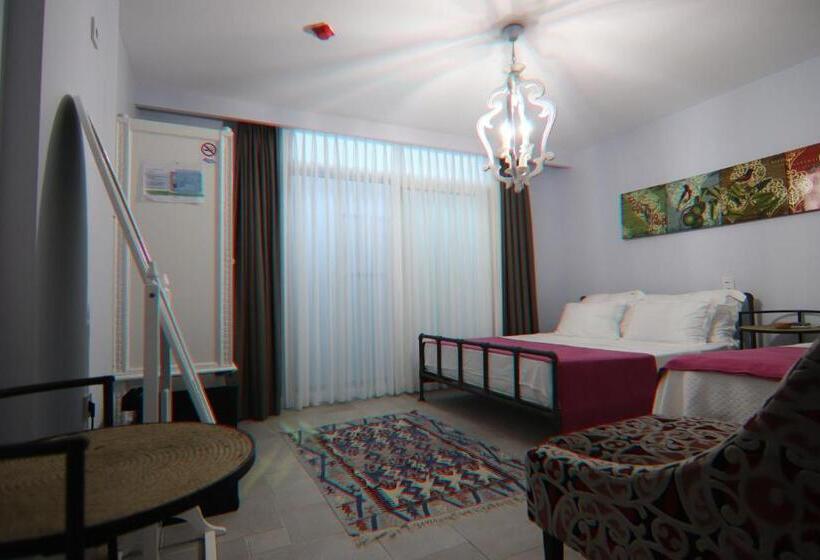 Camera Economy, Alacaat Otel