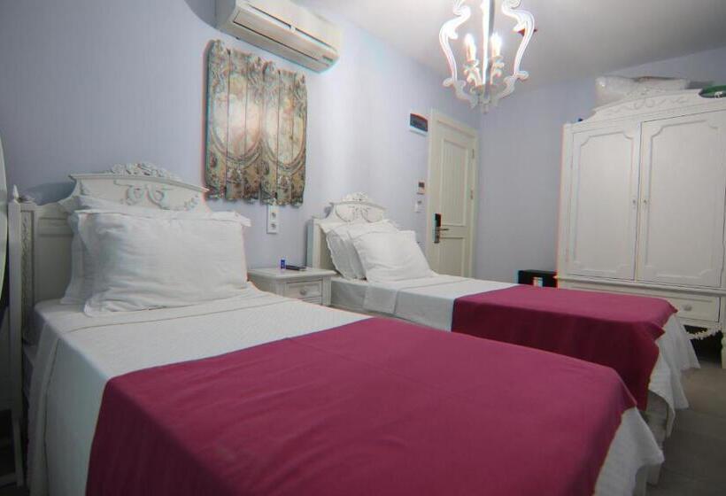 Camera Economy, Alacaat Otel