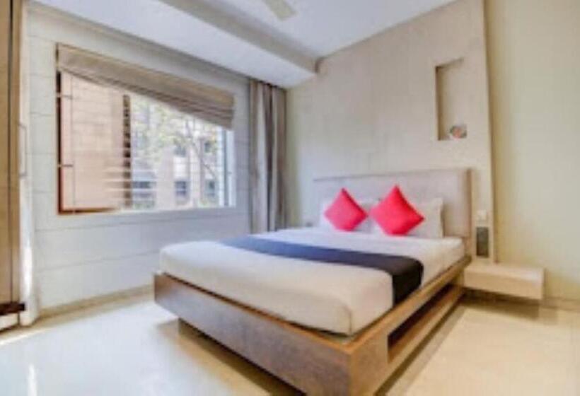 Номер Deluxe, Pratiksha Residency , Nerul