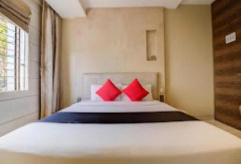 Номер Deluxe, Pratiksha Residency , Nerul