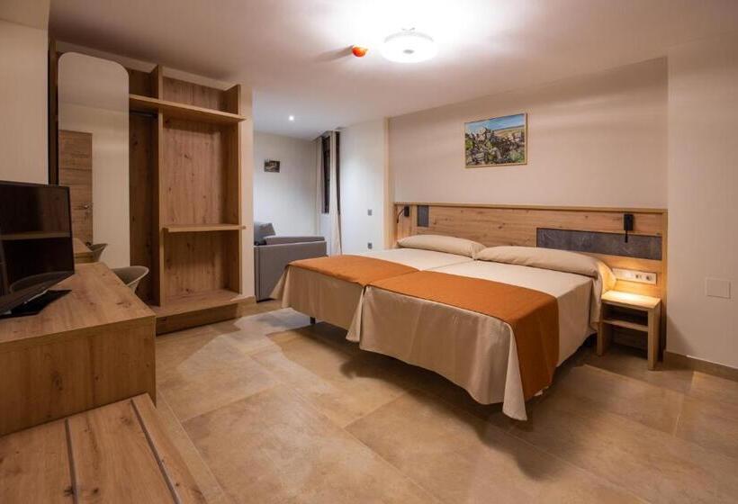 غرفة قياسية ثلاثية, Hostal Las Grullas