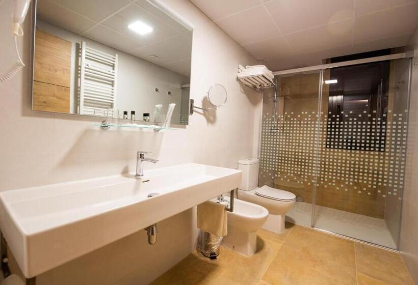 غرفة قياسية ثلاثية, Hostal Las Grullas