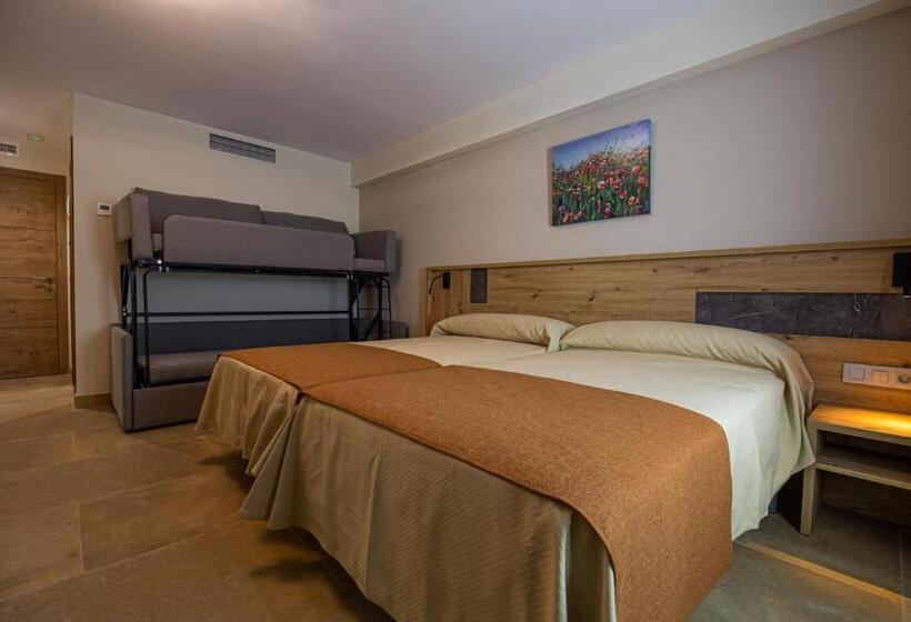 غرفة قياسية ثلاثية, Hostal Las Grullas