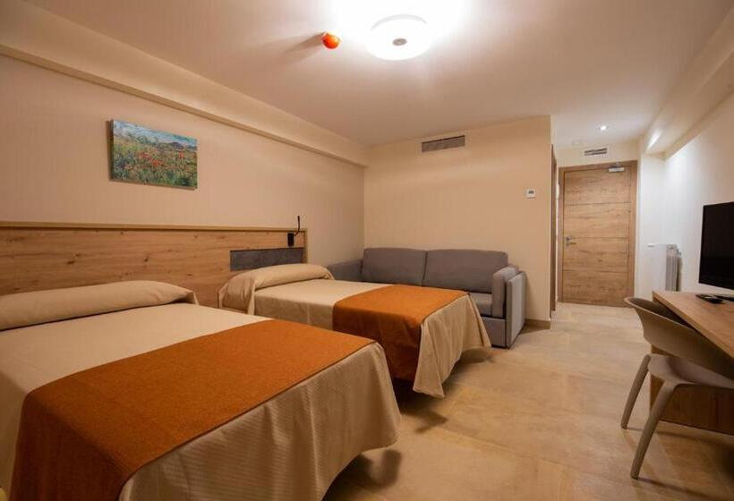 غرفة قياسية ثلاثية, Hostal Las Grullas