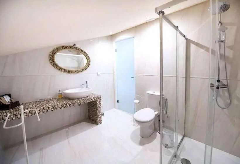 Suite Supérieure, Pirofani