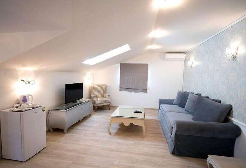 수피리어 스위트, Pirofani