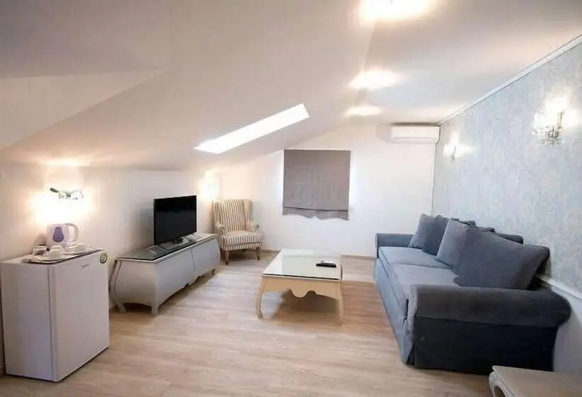 Suite Supérieure, Pirofani