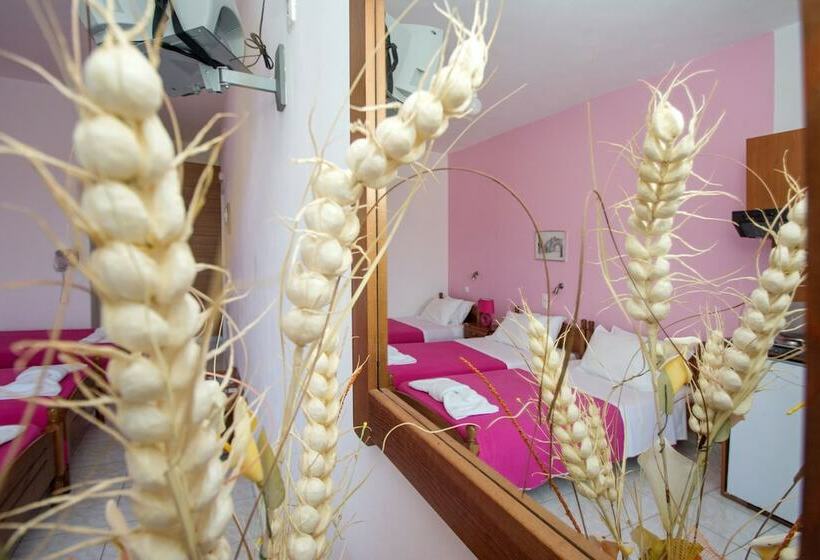 غرفة قياسية ثلاثية, Athena Apartments & Studios