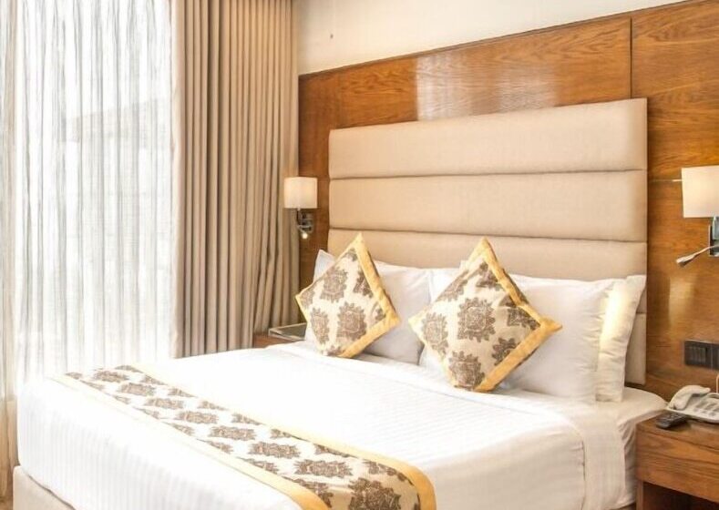 اتاق لوکس, Marino Royal