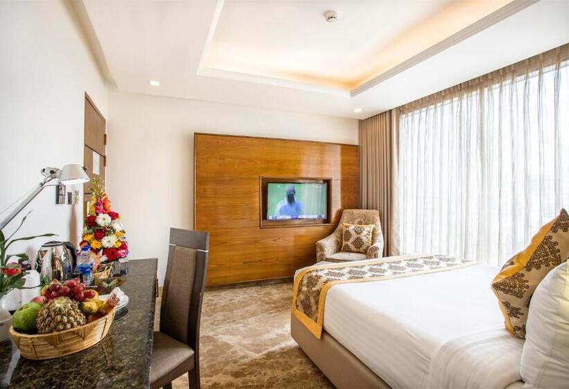 اتاق لوکس با تخت بزرگ, Marino Royal