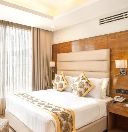 اتاق لوکس با تخت بزرگ, Marino Royal