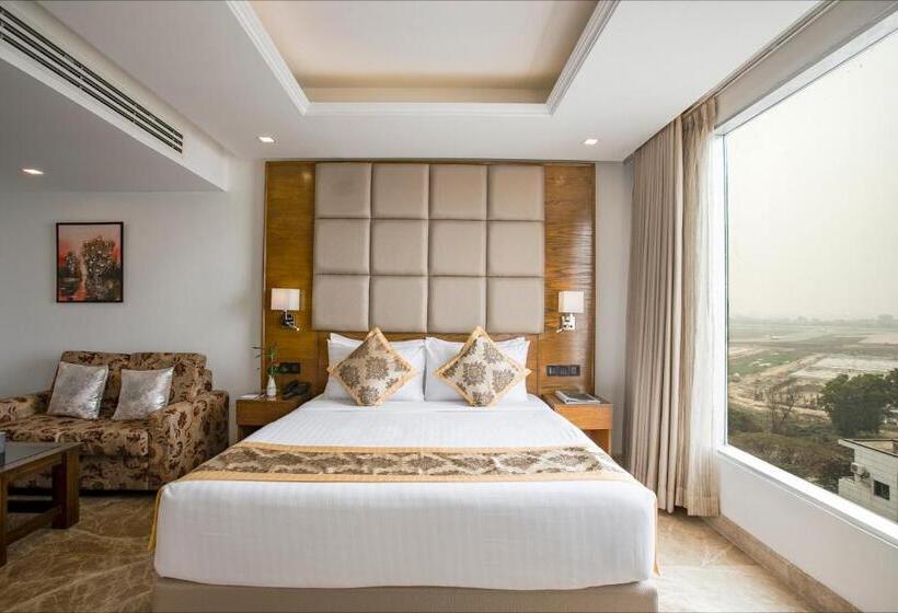 سوییت اجرایی, Marino Royal