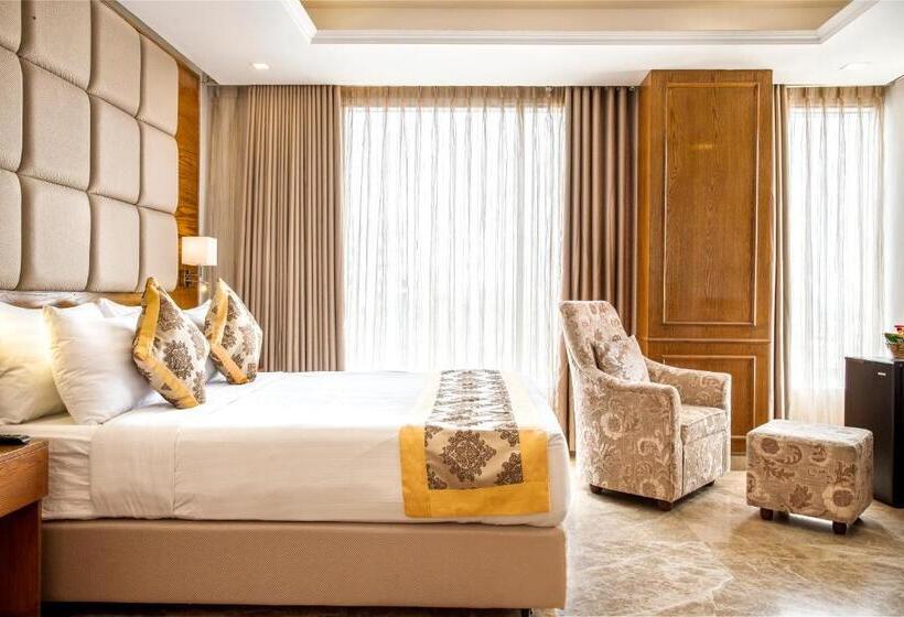 سوییت اجرایی, Marino Royal