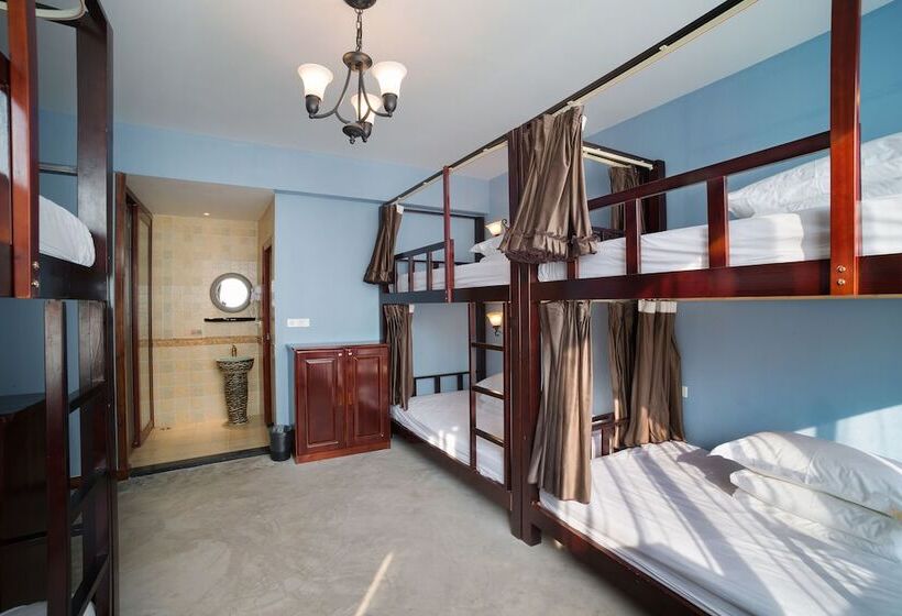 Кровать в Общей Комнате, Memory Inn Guilin Central