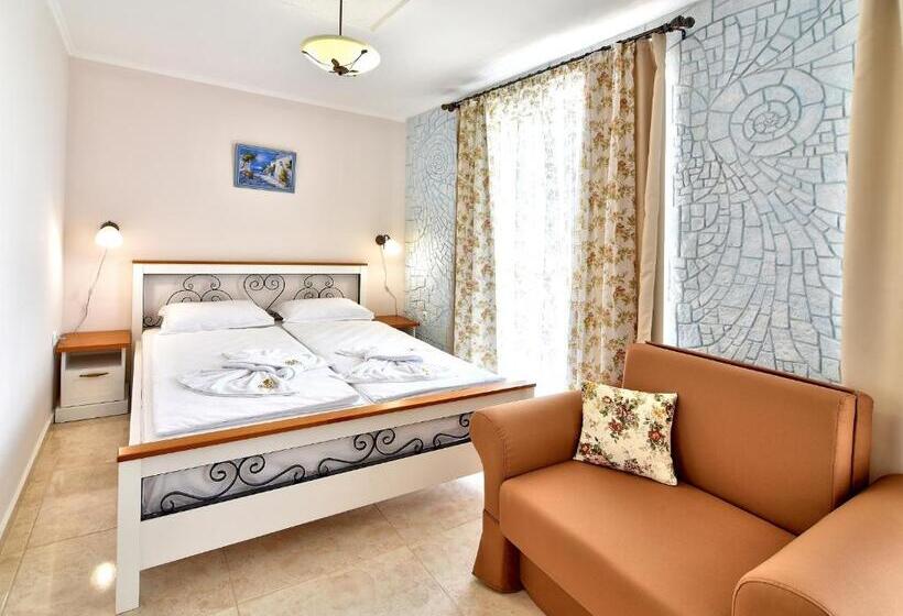 סטודיו דלוקס, Sirena Palace Family