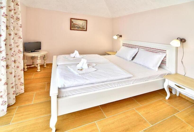 דירת דלוקס 2 חדרי שינה עם נוף לים, Sirena Palace Family