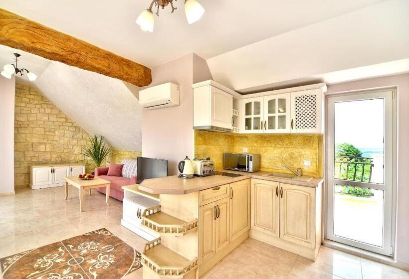 דירת דלוקס 2 חדרי שינה עם נוף לים, Sirena Palace Family