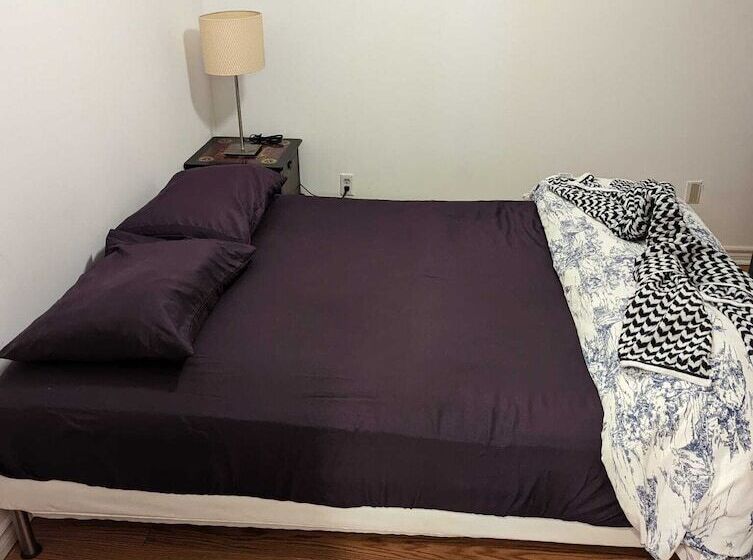 דירת חדר, The Parkdale Hostellerie