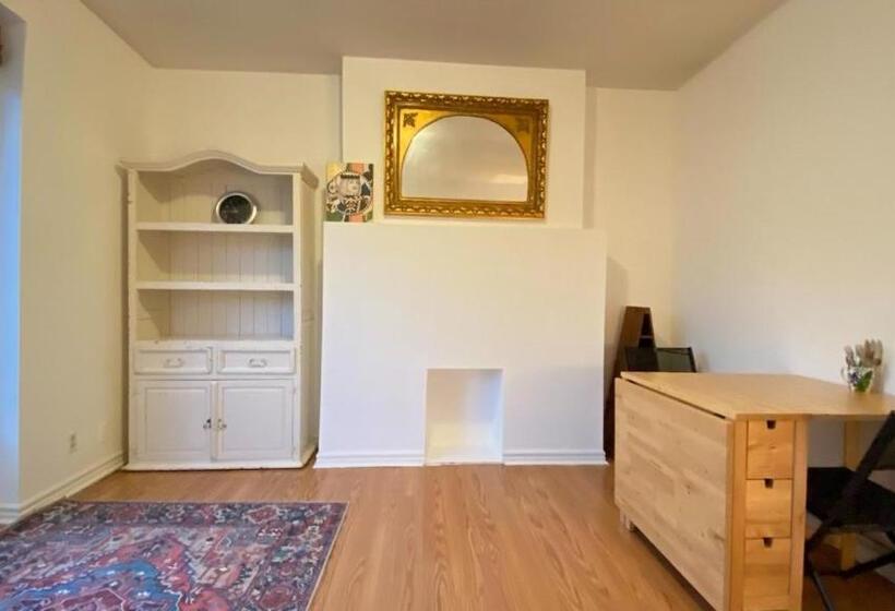 דירת חדר, The Parkdale Hostellerie