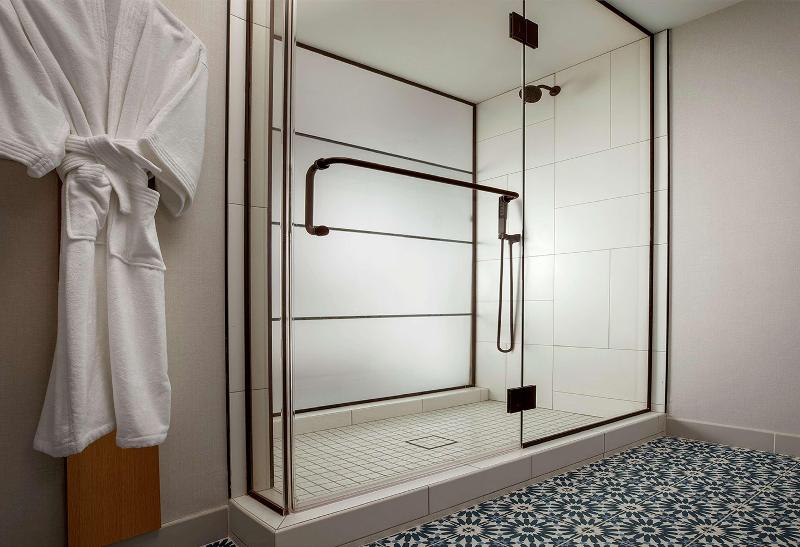 带大床的标准间, The Monsaraz San Diego, Tapestry Collection By Hilton