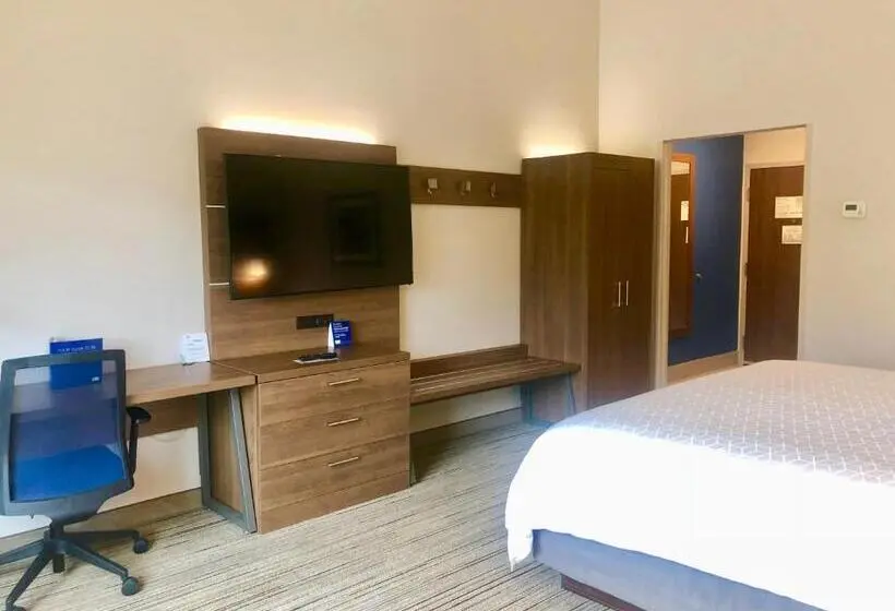キングサイズベッドのスイートルーム, Holiday Inn Express   Macon North, An Ihg