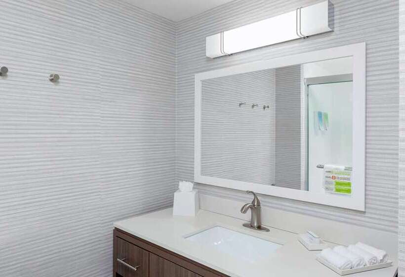 스탠다드 스튜디오, Home2 Suites By Hilton Kingman