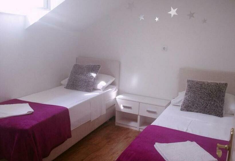 اتاق استاندارد با سرویس بهداشتی مشترک, Hostel Angelina Old Town Dubrovnik