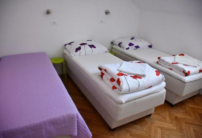 اتاق استاندارد چهارنفره با سرویس بهداشتی مشترک, Hostel Angelina Old Town Dubrovnik