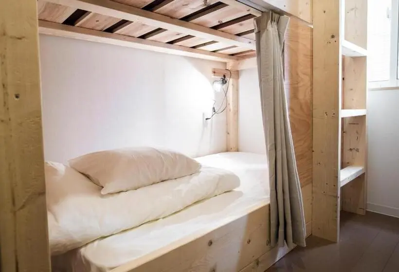 スタンダード４人部屋, Iza Enoshima Guest House And Bar
