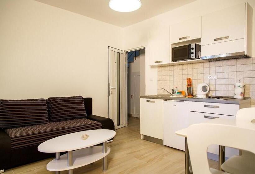 家庭公寓, Nemira Sunny Apartments