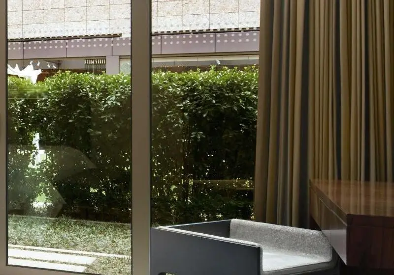 キングサイズベッドのデラックスルーム, Sheraton Shanghai Chongming