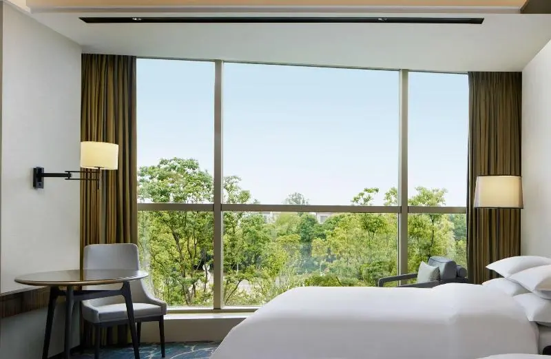 キングサイズベッドのデラックスルーム, Sheraton Shanghai Chongming