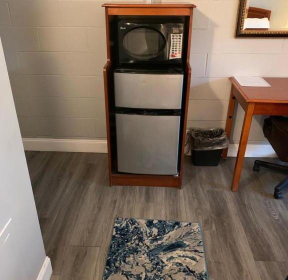 キングサイズベッドのスタンダードルーム, Hill Top Motel