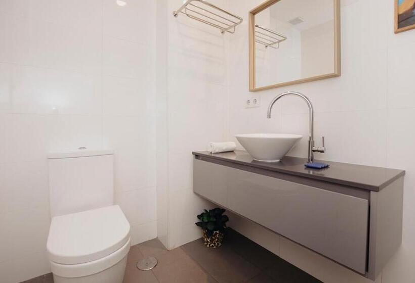 استودیوی استاندارد, Aspasios Atocha Apartments