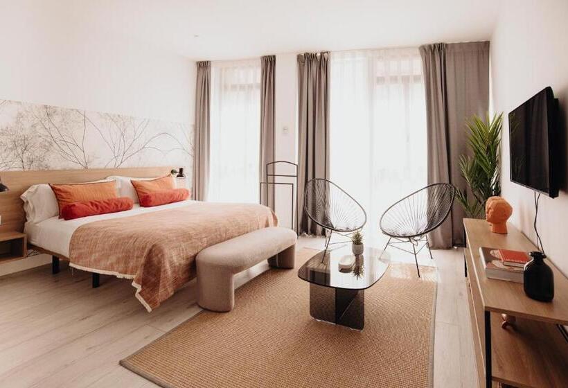 استودیوی استاندارد, Aspasios Atocha Apartments